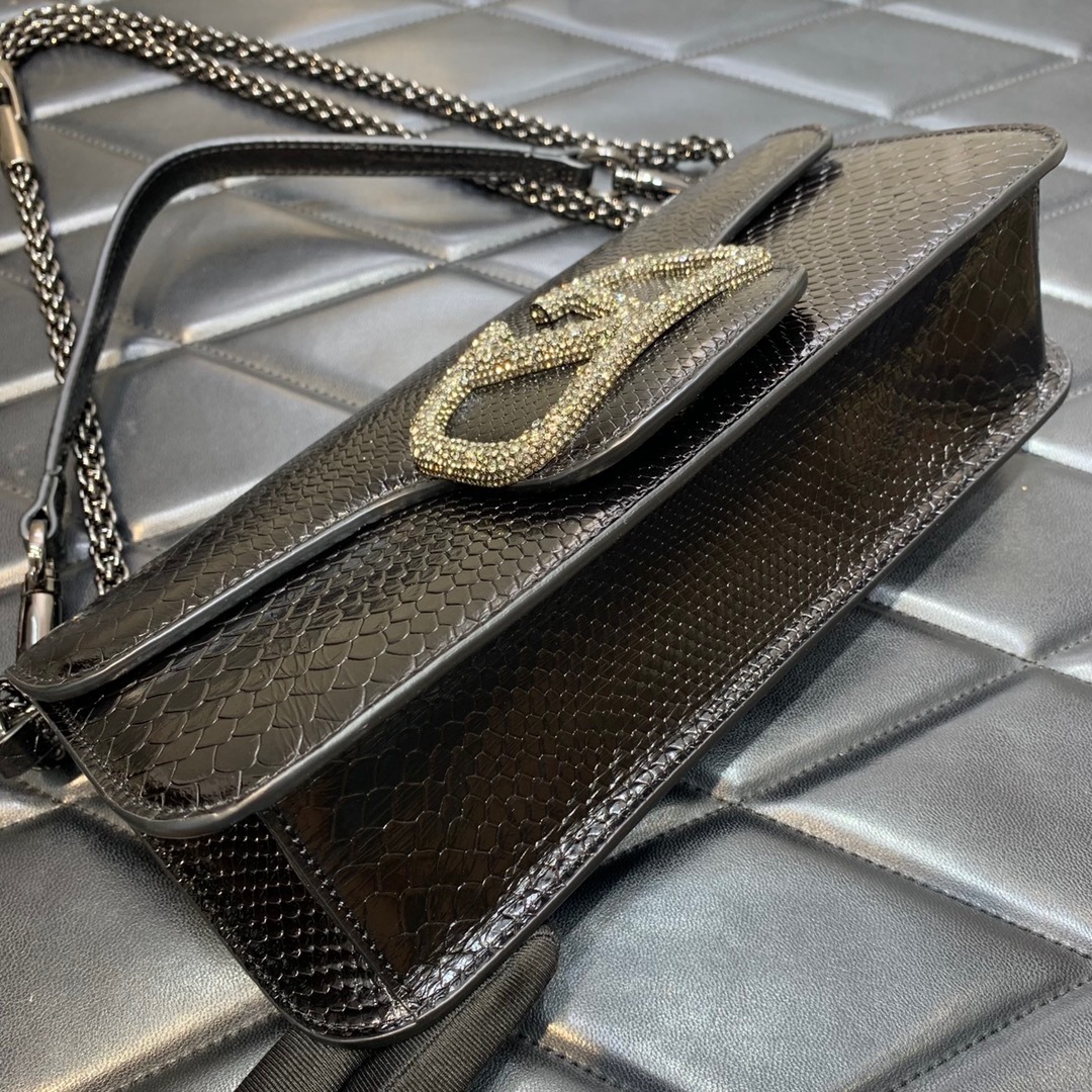 1A4F5907-29C4-481F-806B-3AB640FCB37F