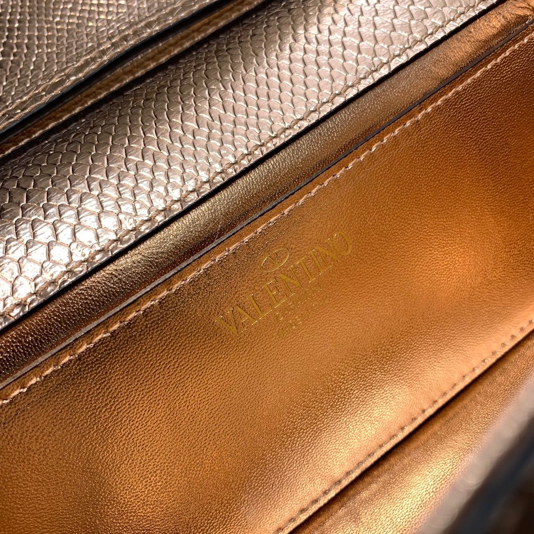 412B7950-02D6-418D-BA12-47C7B1717E81