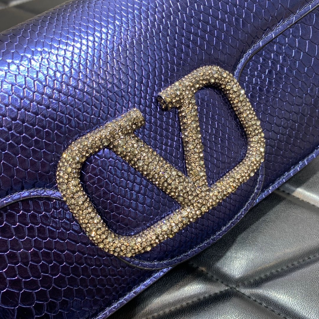 5CD44EFF-F599-4346-A575-AB16F90BA6C9