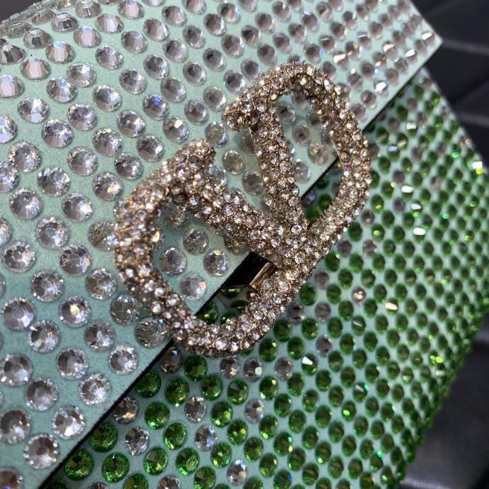 2F58D96A-5BEA-41A5-85CD-08F3331D8970