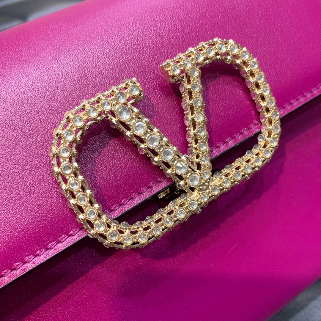 FB2DC5C7-3E49-452F-A71D-0196BAB67DF1