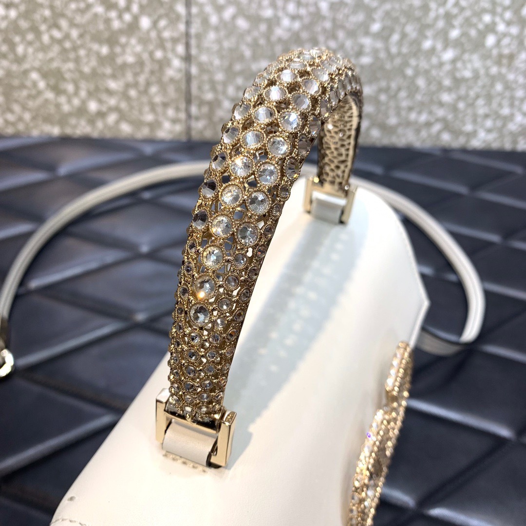 70E34045-E9CC-4E2C-A6B4-410289CE8BAF