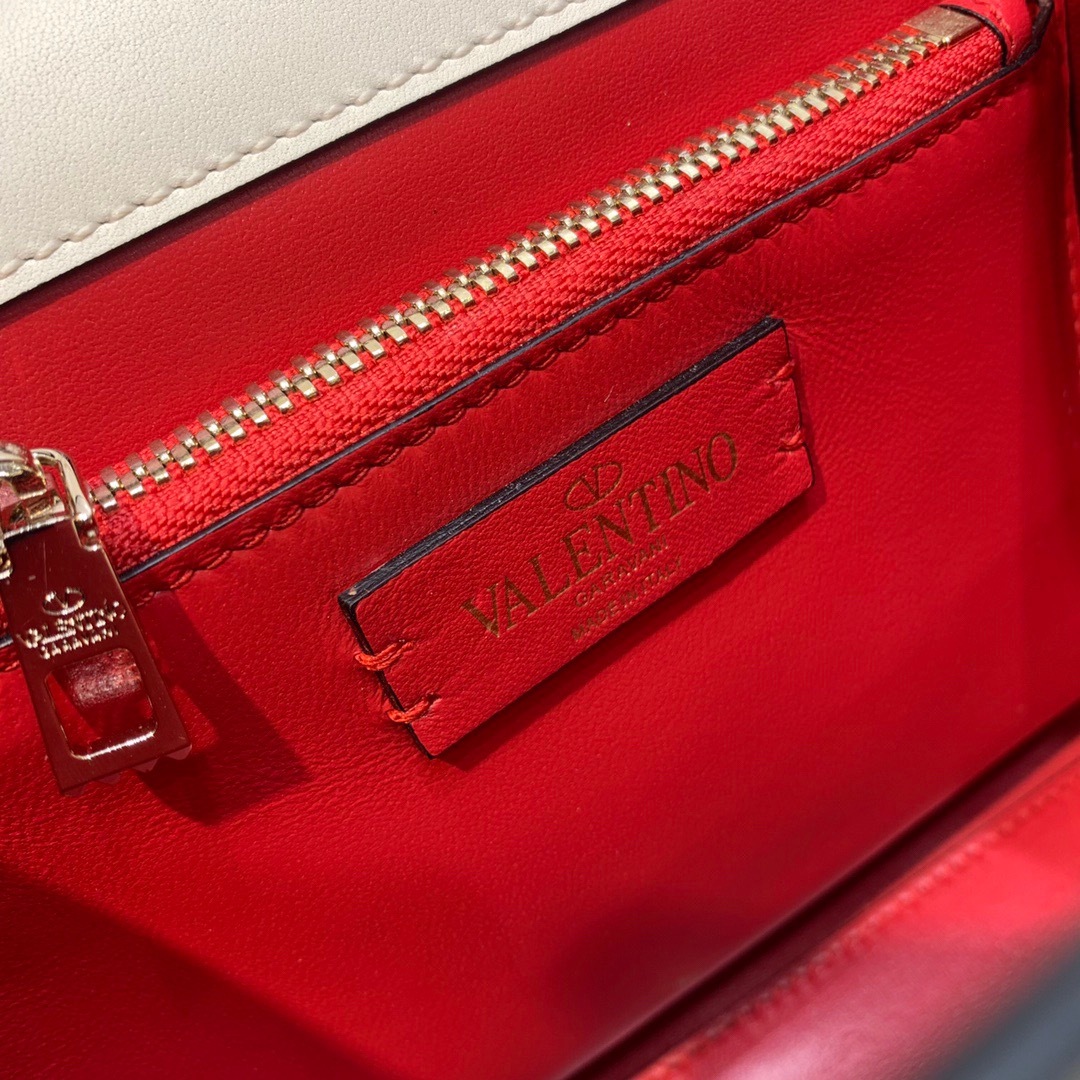 92F30156-4B92-45CC-9E52-DDDD25BE478B