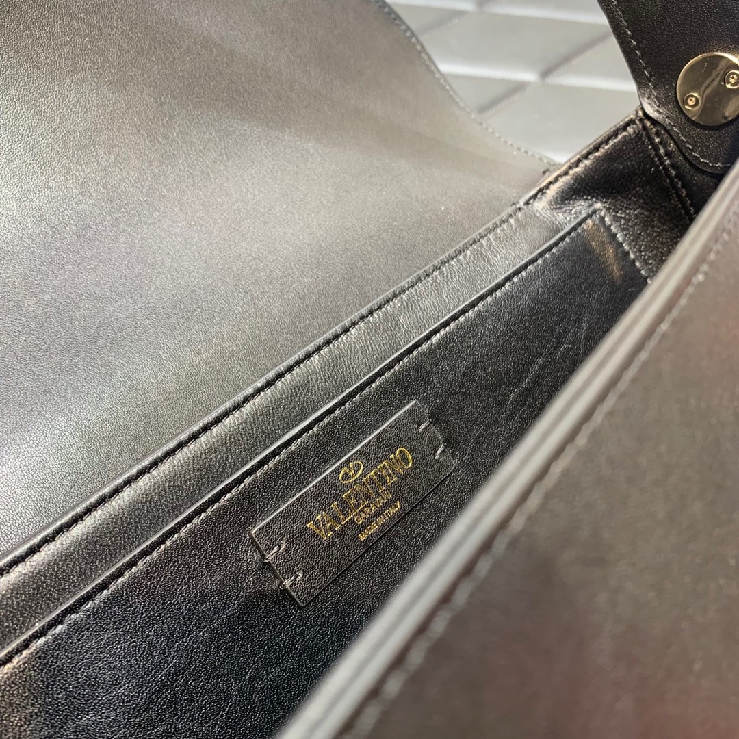 8DBCCF3D-0454-4CE0-8896-E41E38A52811