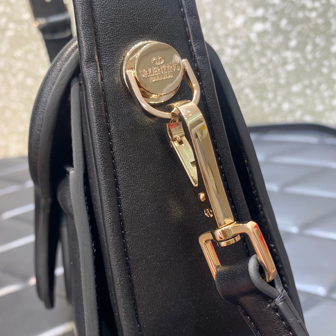 FFA72CC0-766D-47B3-AA18-1BB3B58B71BB