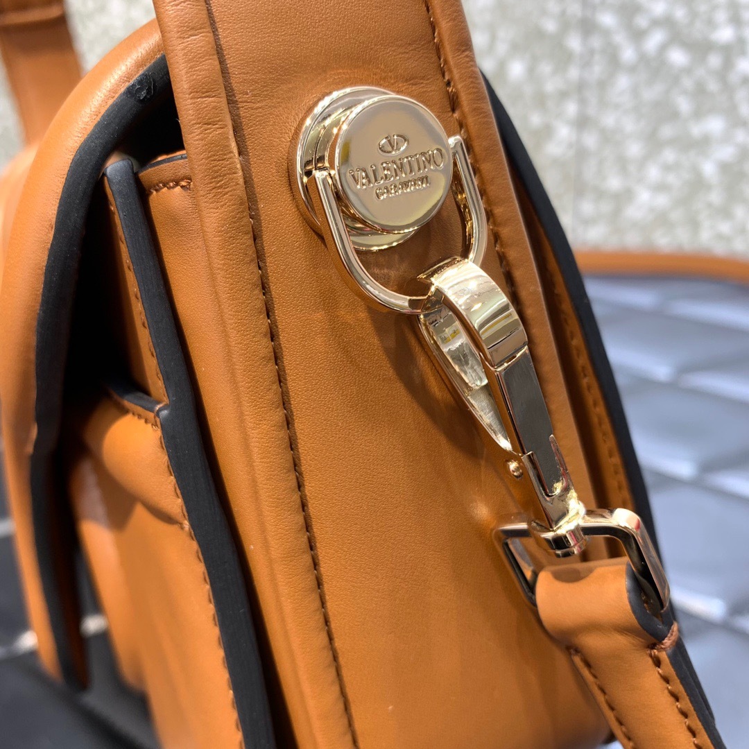 64C80A18-2978-40B8-979C-FF565F51488E