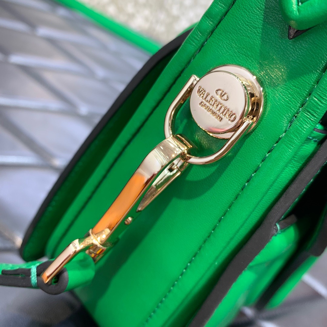 A89F268C-A322-4E4D-9FB4-756777F3E1BD