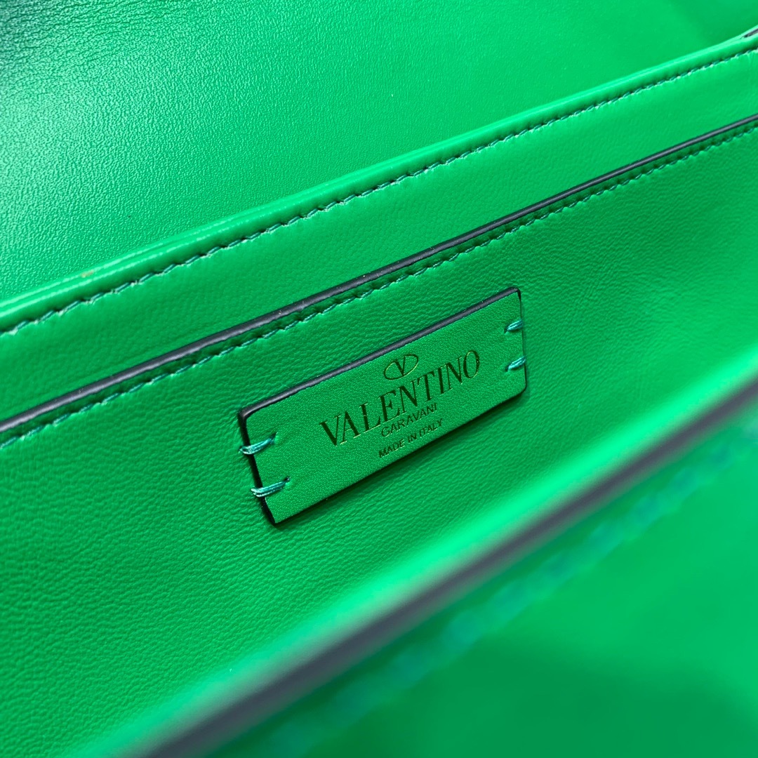 98CB90D7-0FE9-4807-AF69-DDFF1A964CF1