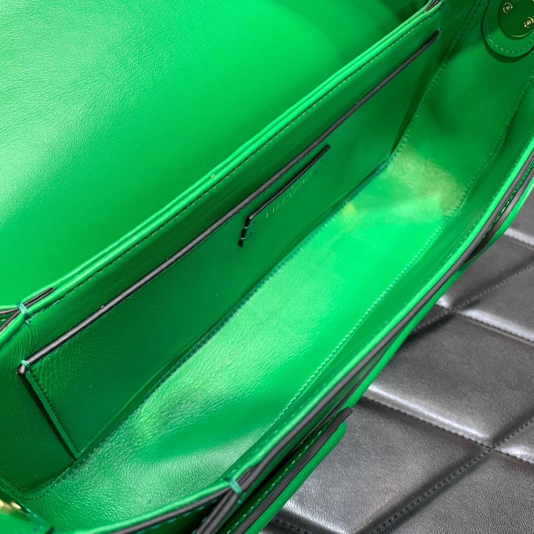 DA9B7BA2-1901-472F-AA89-65B274212FCA