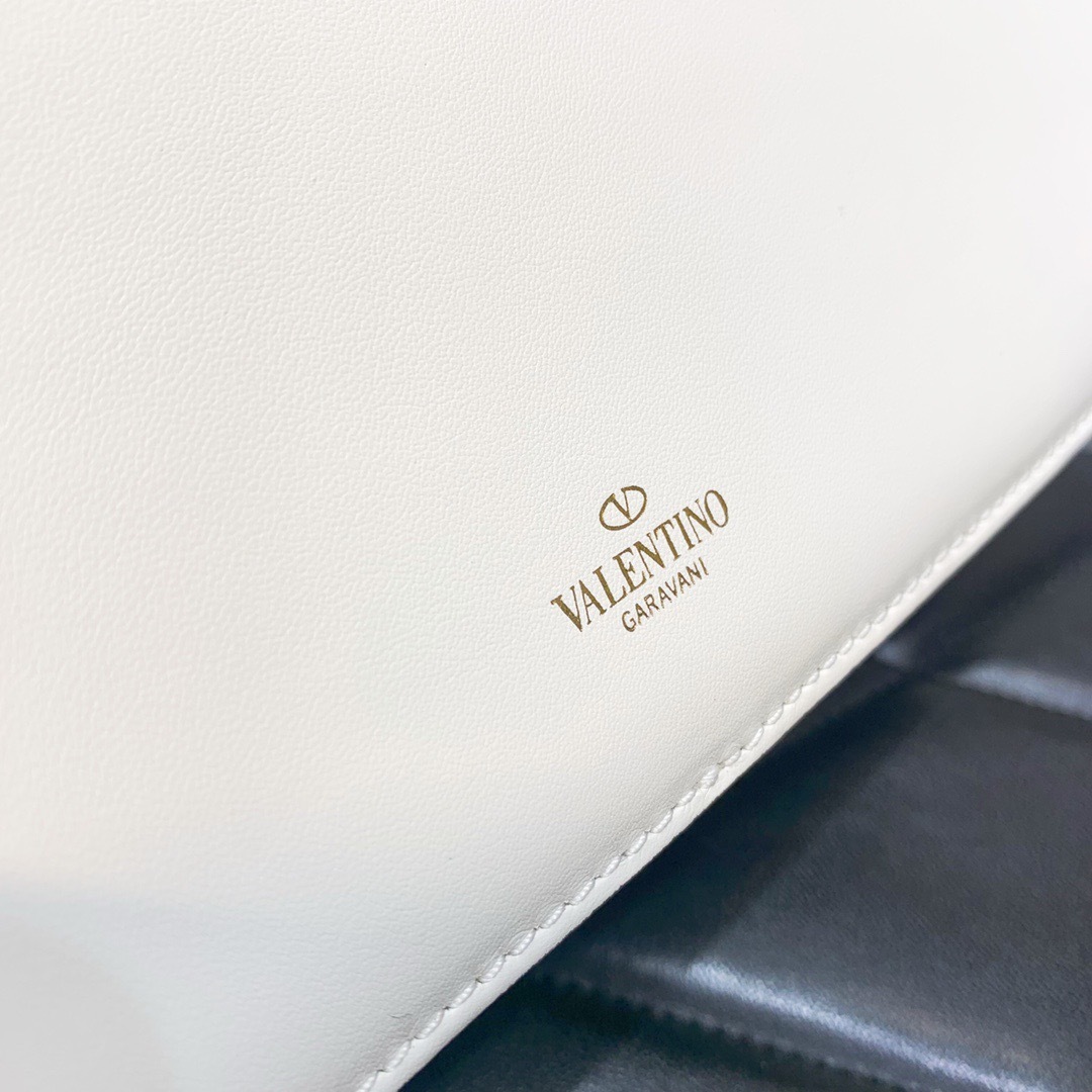 E63E2BE2-7B01-4434-827A-B8CEB41A12E0