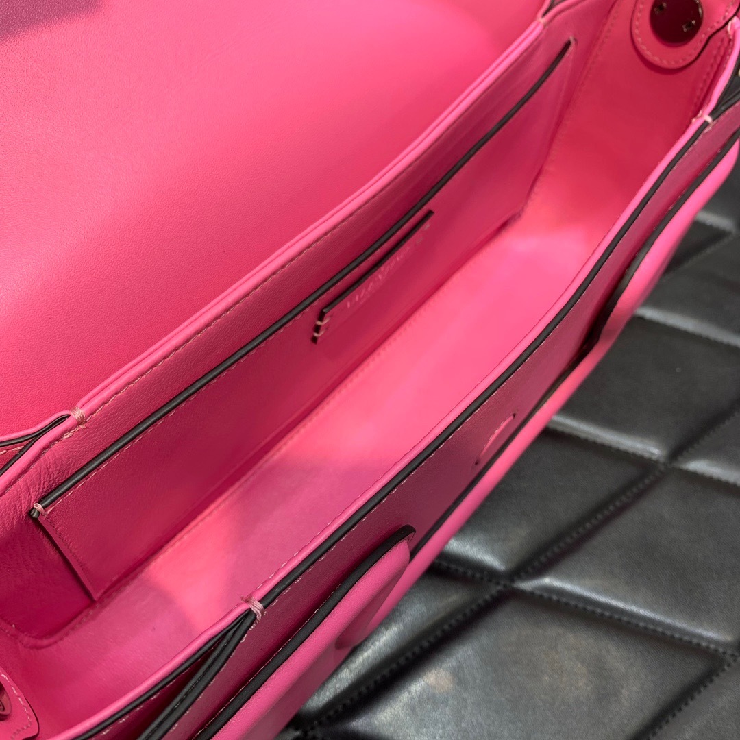 1A2E6F1A-C356-47FF-BAEE-B698CEFD6386