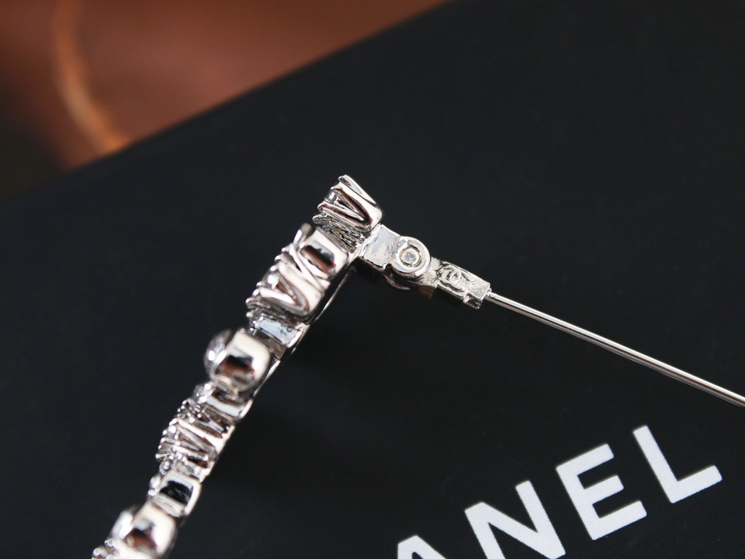 AC8D94E9-DA50-4C6F-BB6A-3F07DD753018