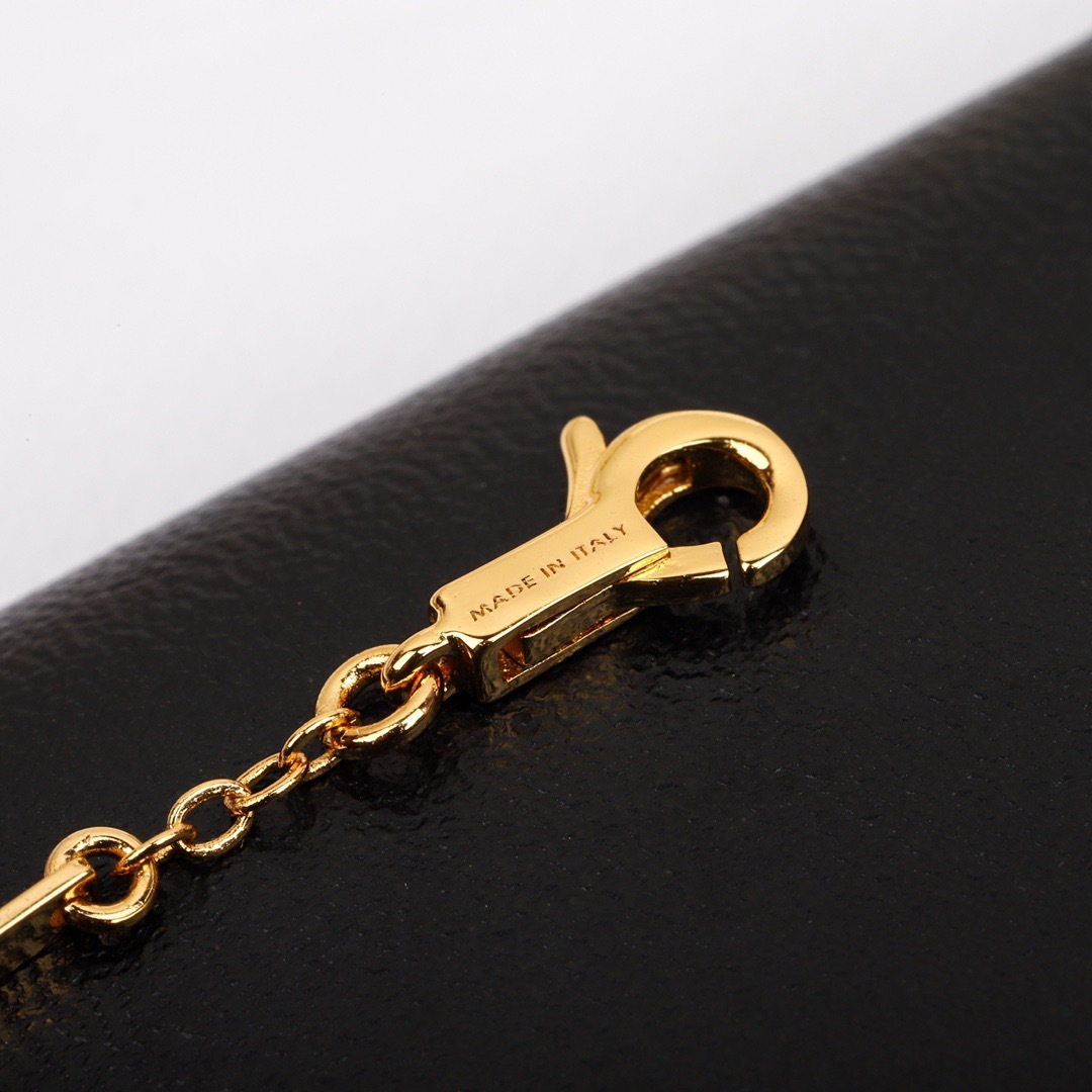 03A61E69-57A9-417D-A70C-E6A9A69B8A01