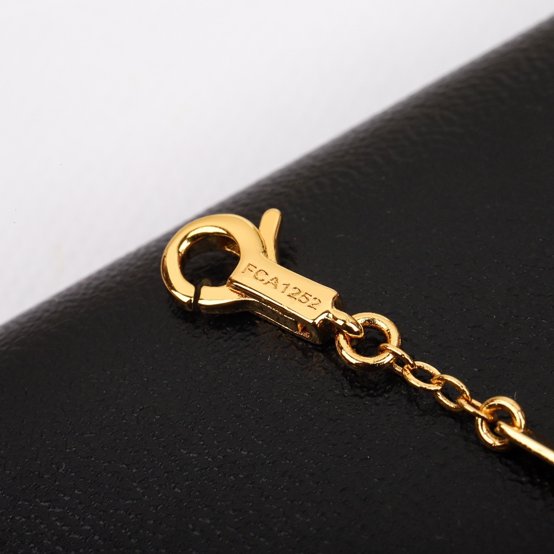 E8993C35-0C06-4793-9486-0C7B9962F7A0