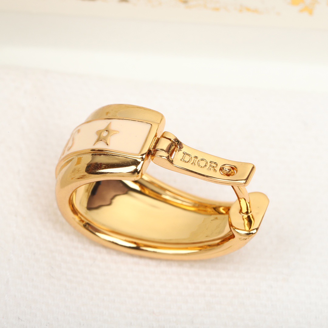 E93E4A14-906C-4E53-A26D-7754C83859E9