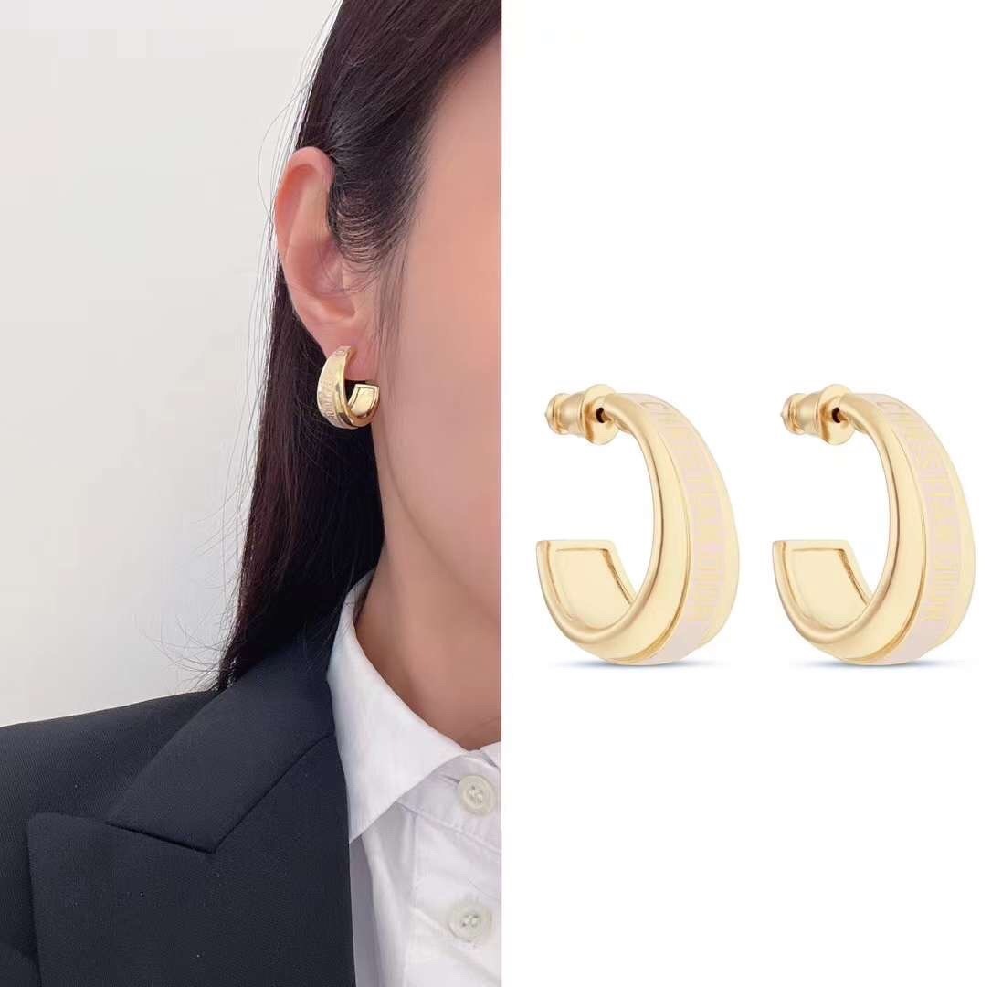 E823CE41-4970-4E1C-AE7E-E05D3502F01E