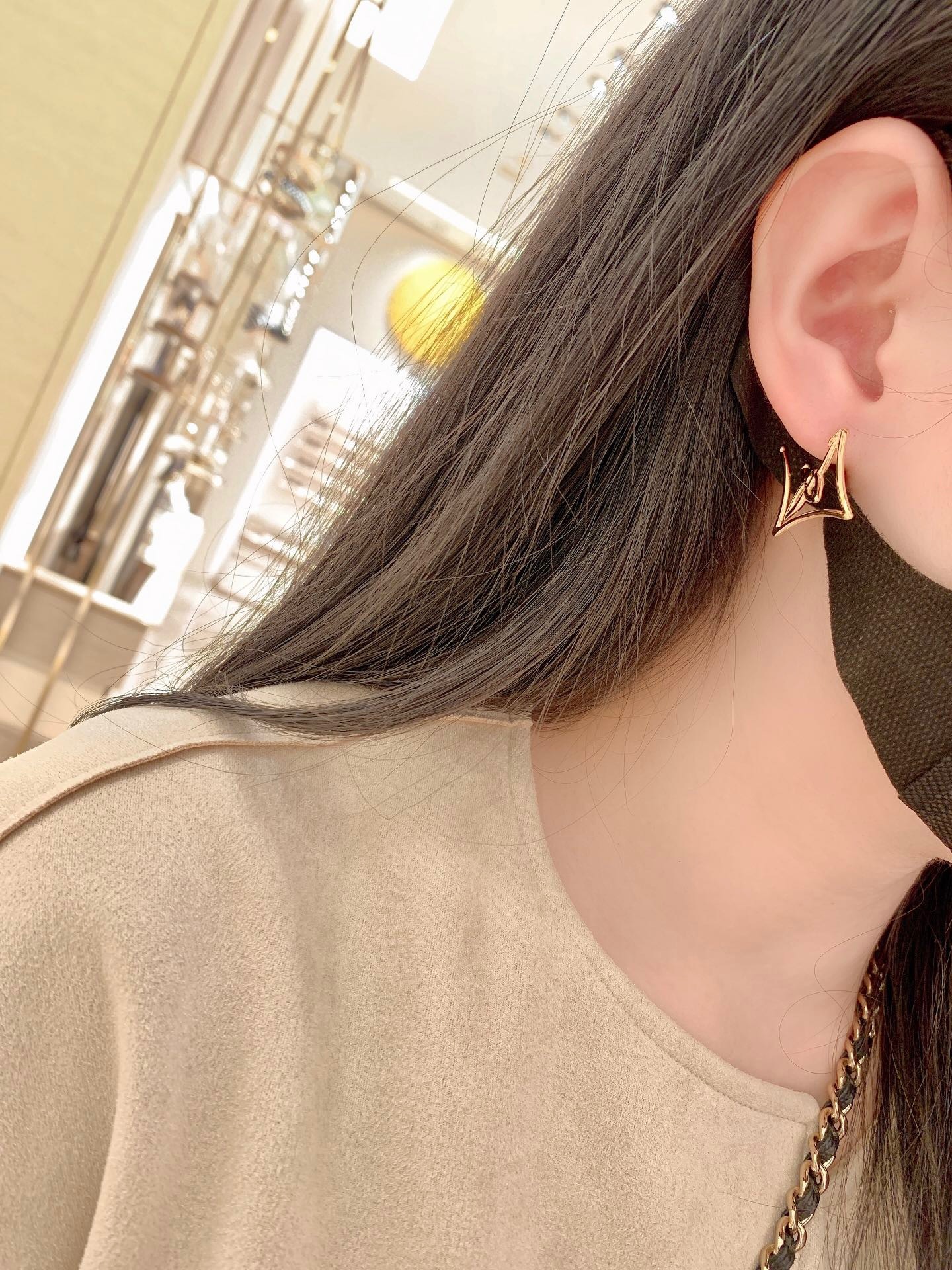 1D686A72-F8A1-4C21-8498-DE2D1036E065