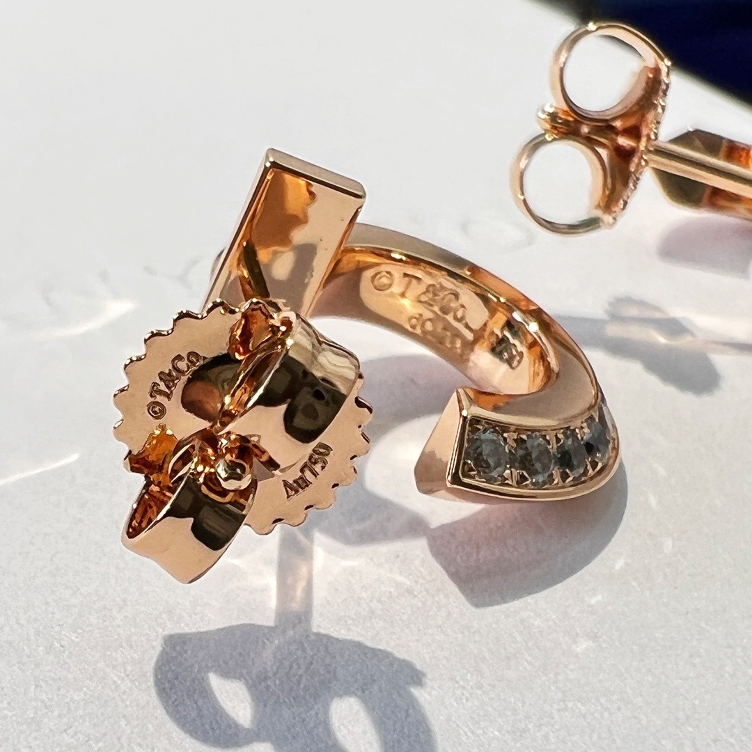 DA879F88-70AF-4082-BBE6-64246C9E1E7F