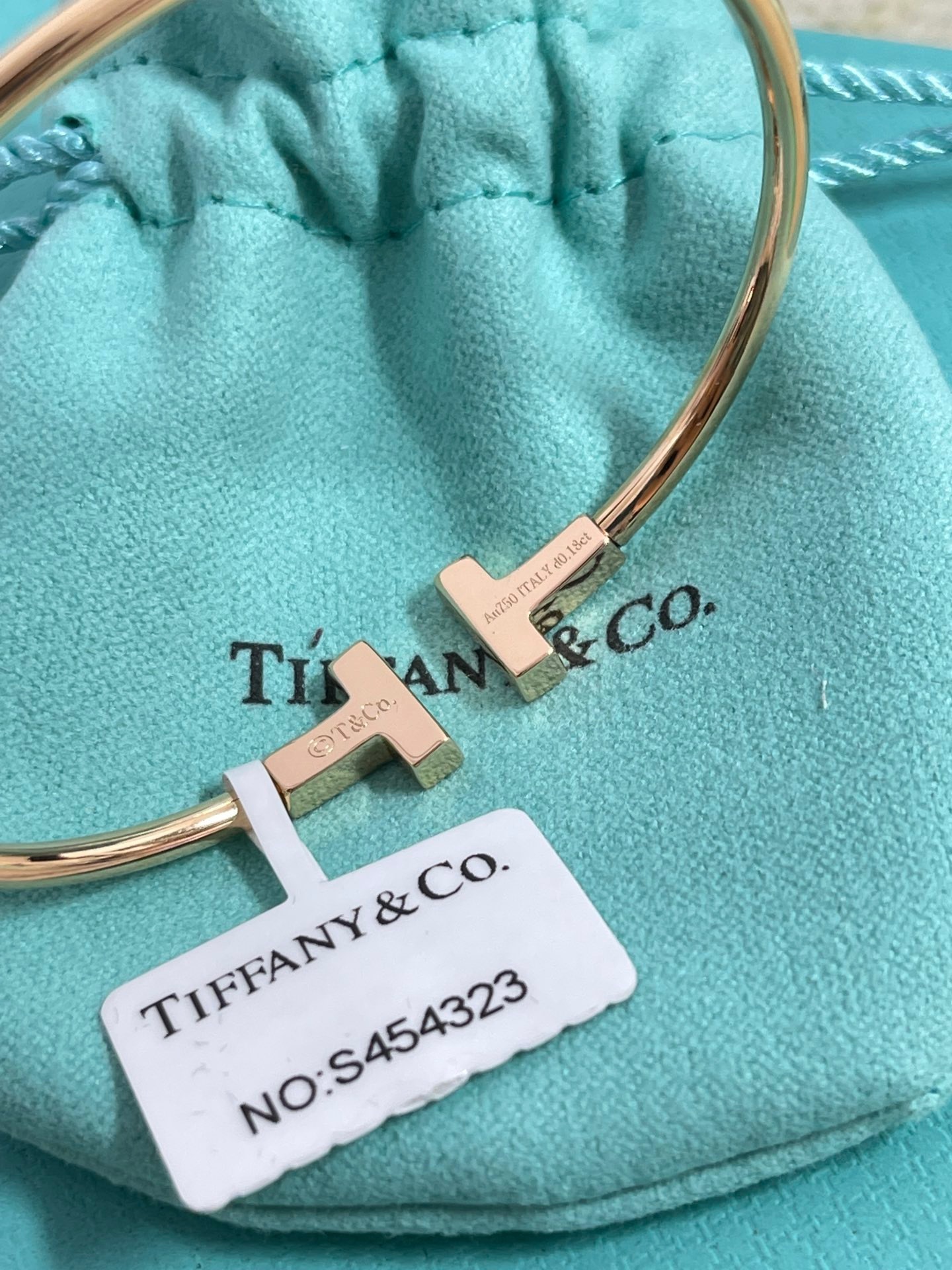 2711D51A-3CD2-4ECC-9E9F-1DAEA9B0C964