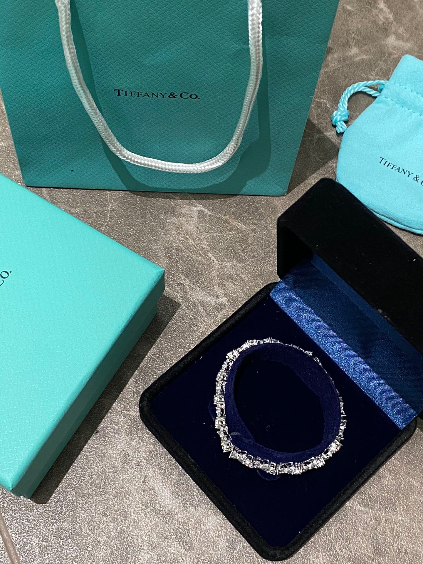 F71D87E1-712A-4F37-BB25-C682734AE3DC