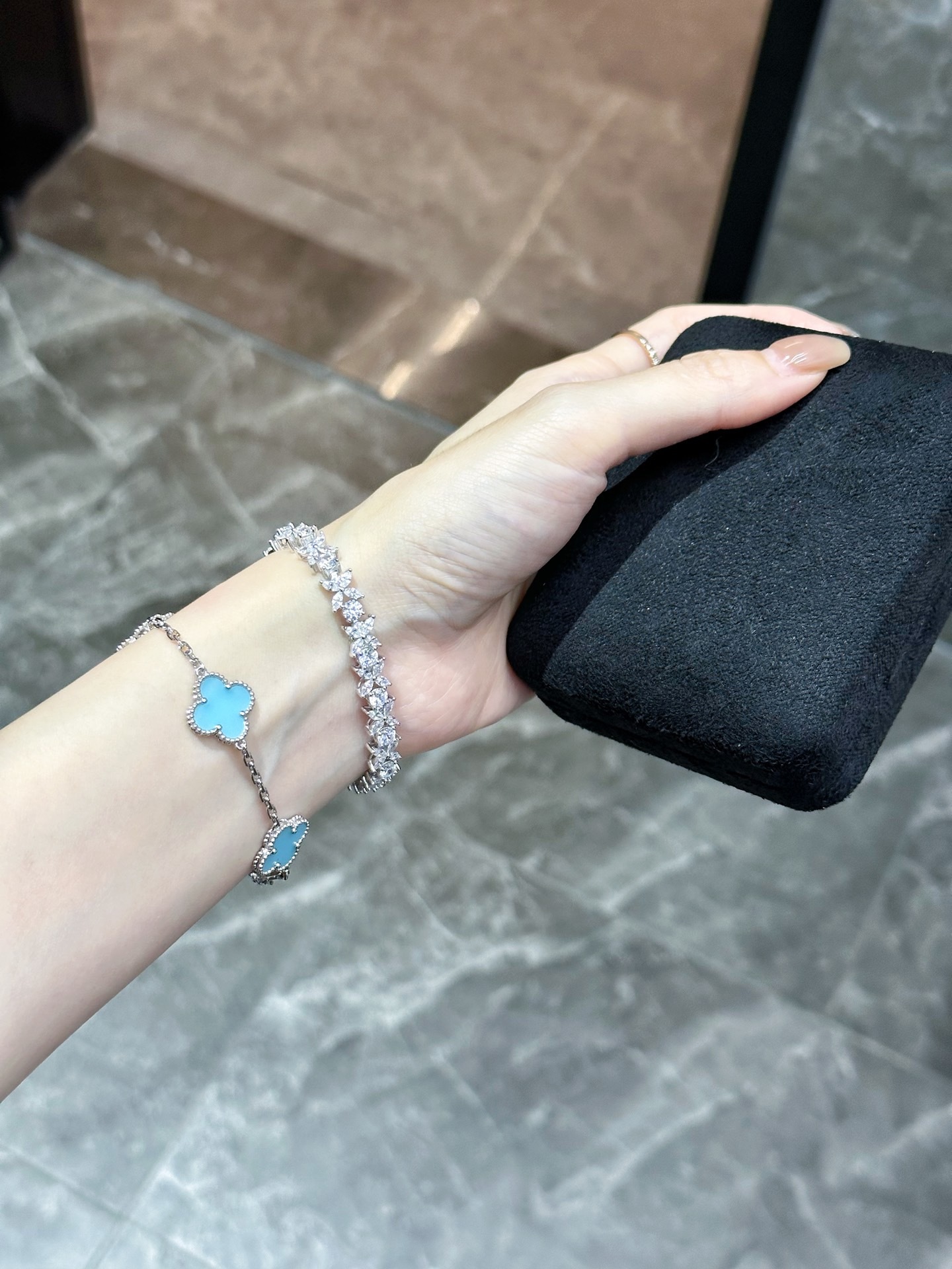 A29F7B19-2C75-4EEA-92D7-399F42F1E7E0