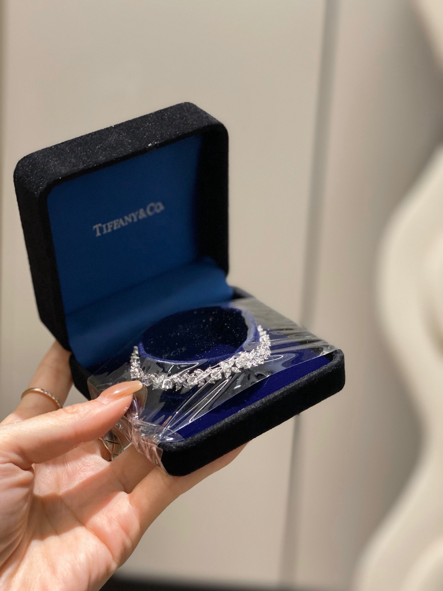 827D3DB1-15B3-4C17-A482-10E733492C54