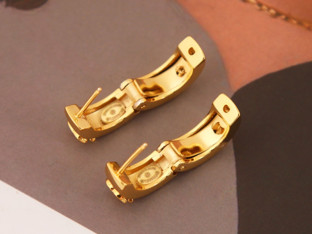 66C8842C-9FFC-405B-BB8D-903E1A9E3F30