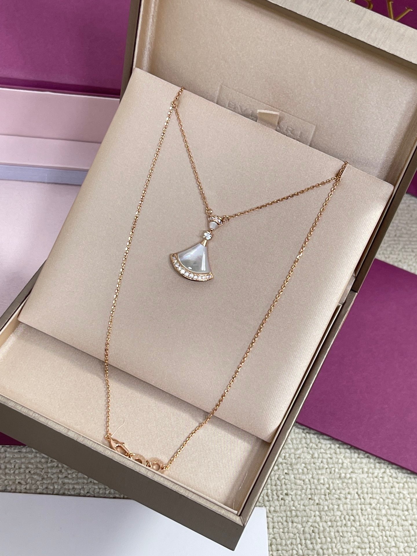 09CCF7DD-2397-49DB-86A3-B45BA8A3478C