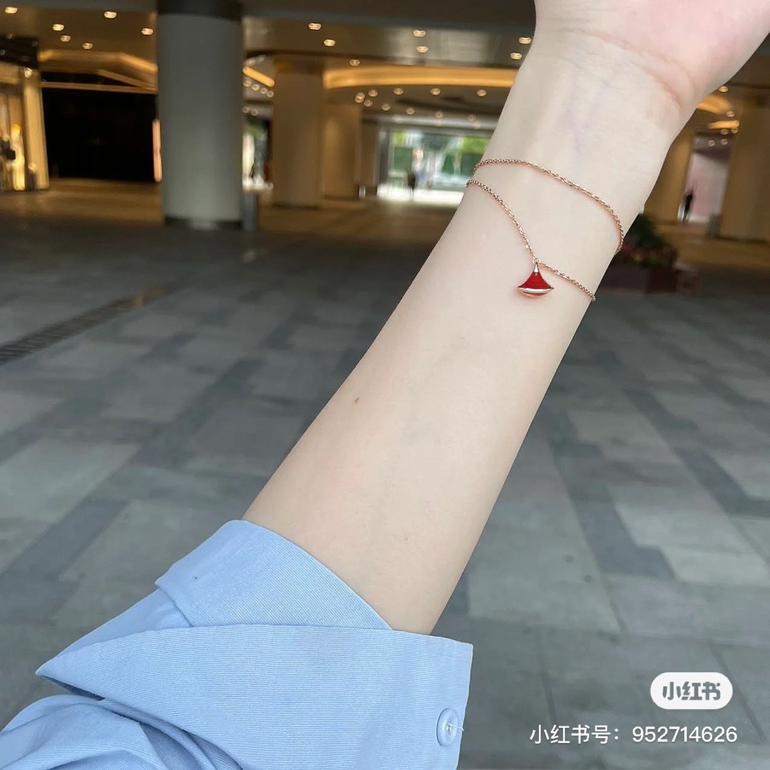 82C57EA5-409B-44FD-879B-26E64F678155