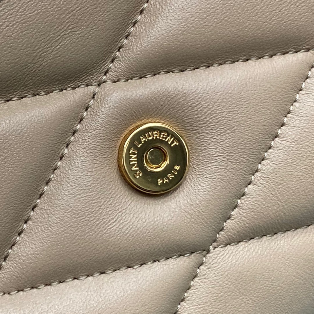 FDD49EE2-ADEF-4504-B213-0579203588ED