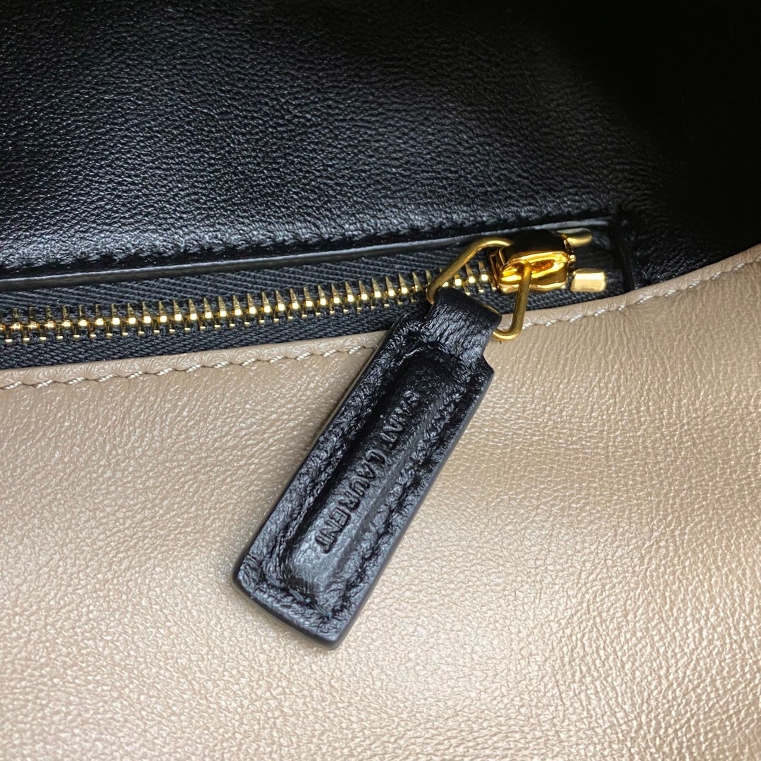 5A5F195C-5226-44E0-BFBC-65EE1D89DD19