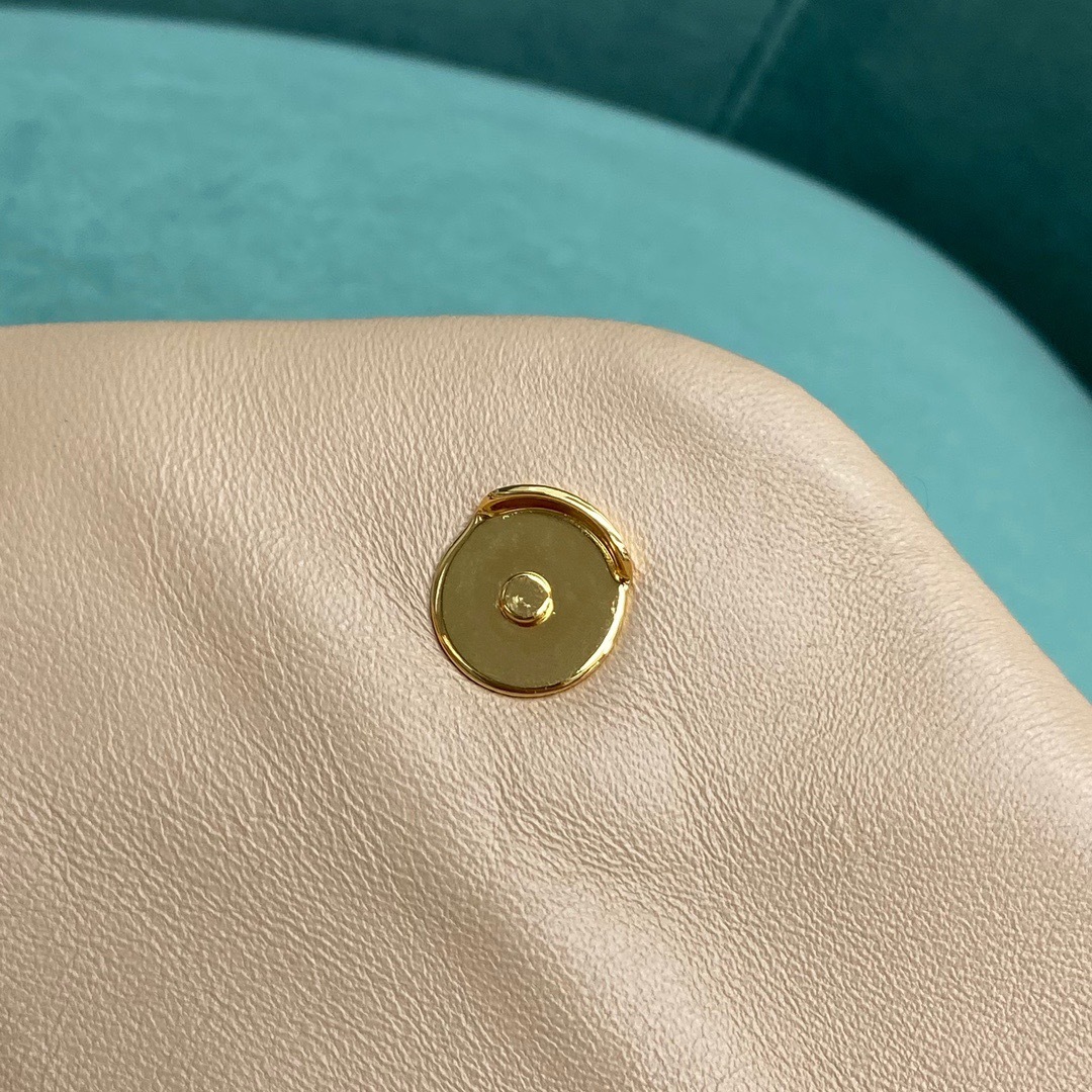 0B53AA37-730D-4D9E-91A8-76812CAEEFCB