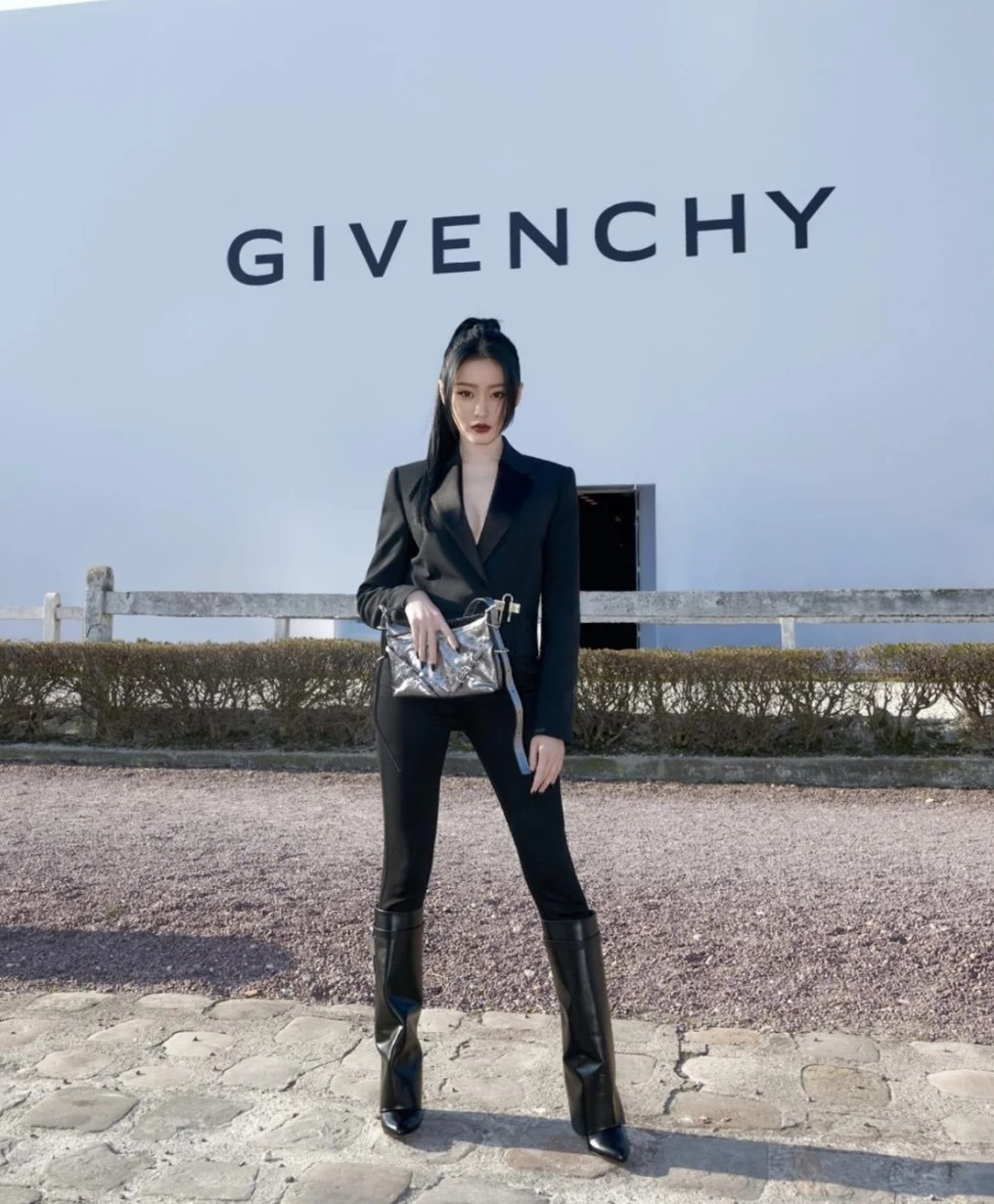 53DE1199-82AA-4DB1-A0EC-2459F99365E7