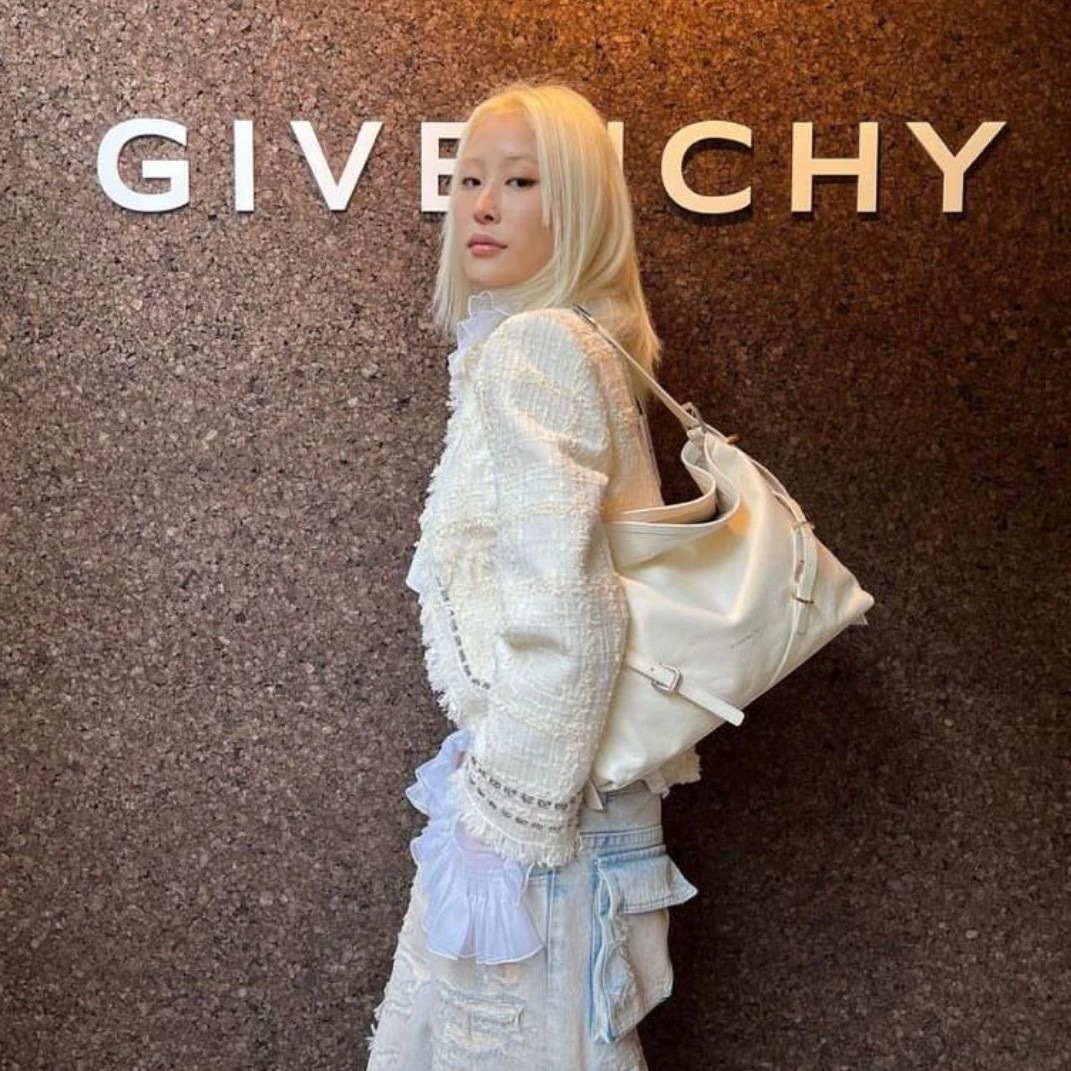 8EB0BD29-A2A7-4414-A4AE-F805CBBBD8D8