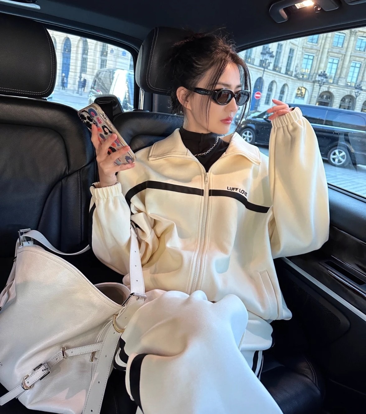 F8967B54-928E-4A0E-8138-0594CF4991C0