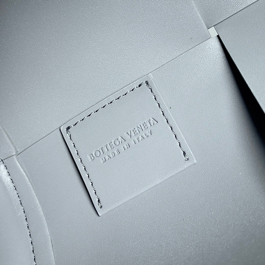 4BAFB36A-BF71-41FC-9D15-AE1F92664308