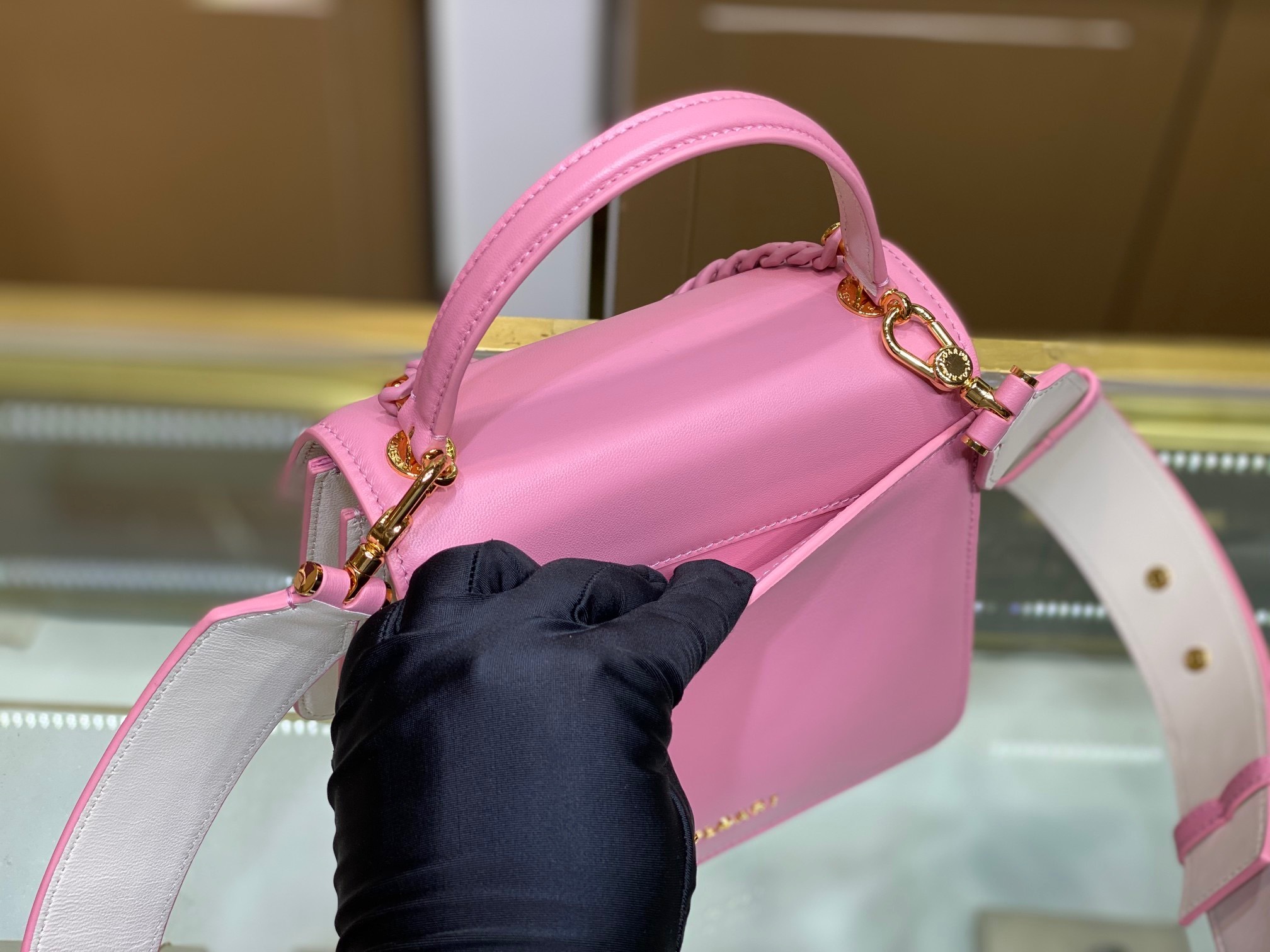 9DAFD366-B9F9-4E04-BCEE-08E2BEC085BF