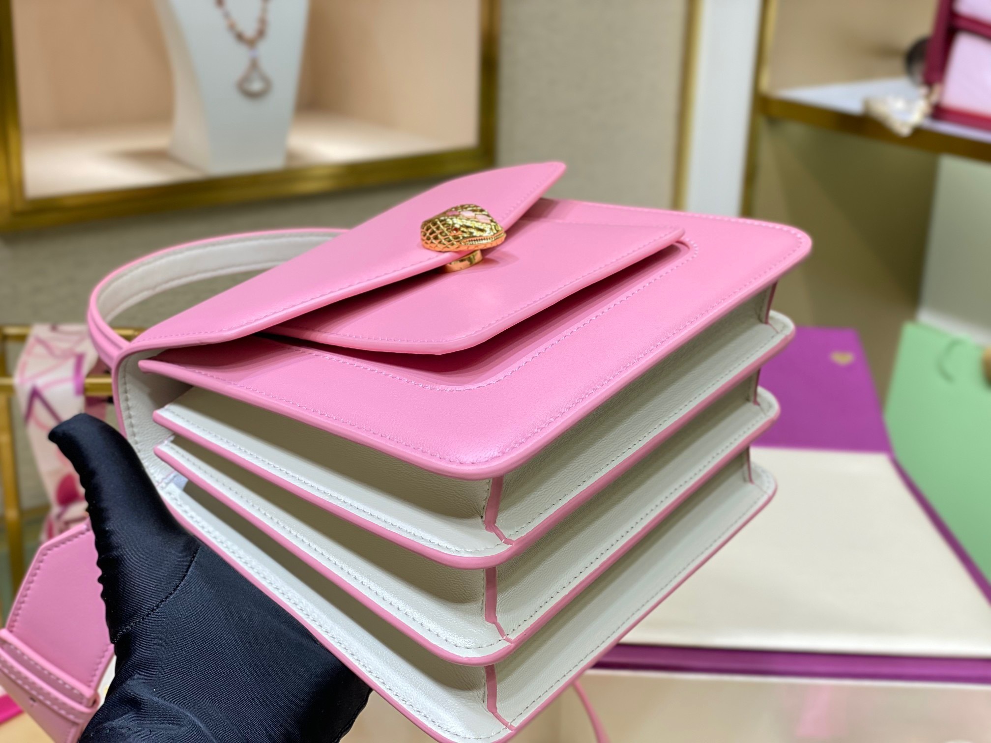 B19AF911-61D4-455A-920D-0DE47A208BC6