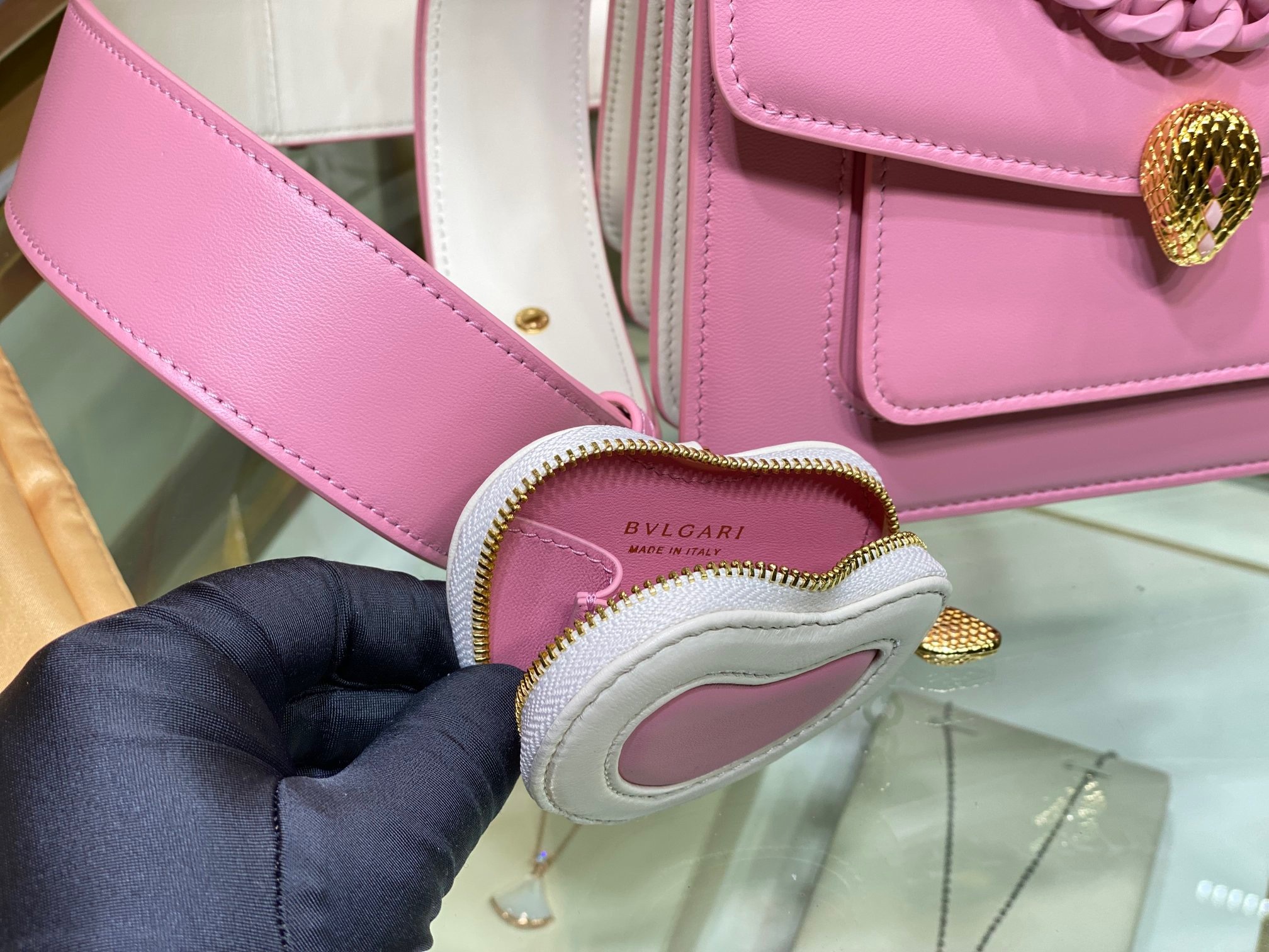 6EAA5684-625D-424D-8E51-1E68FFB383B9