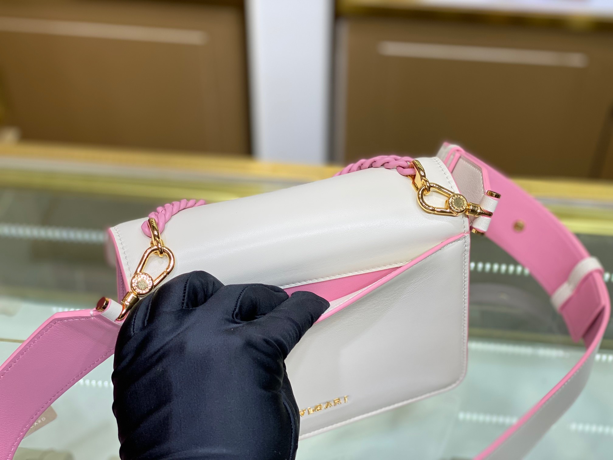 324026BB-3256-4E39-8299-E6222BE1A656