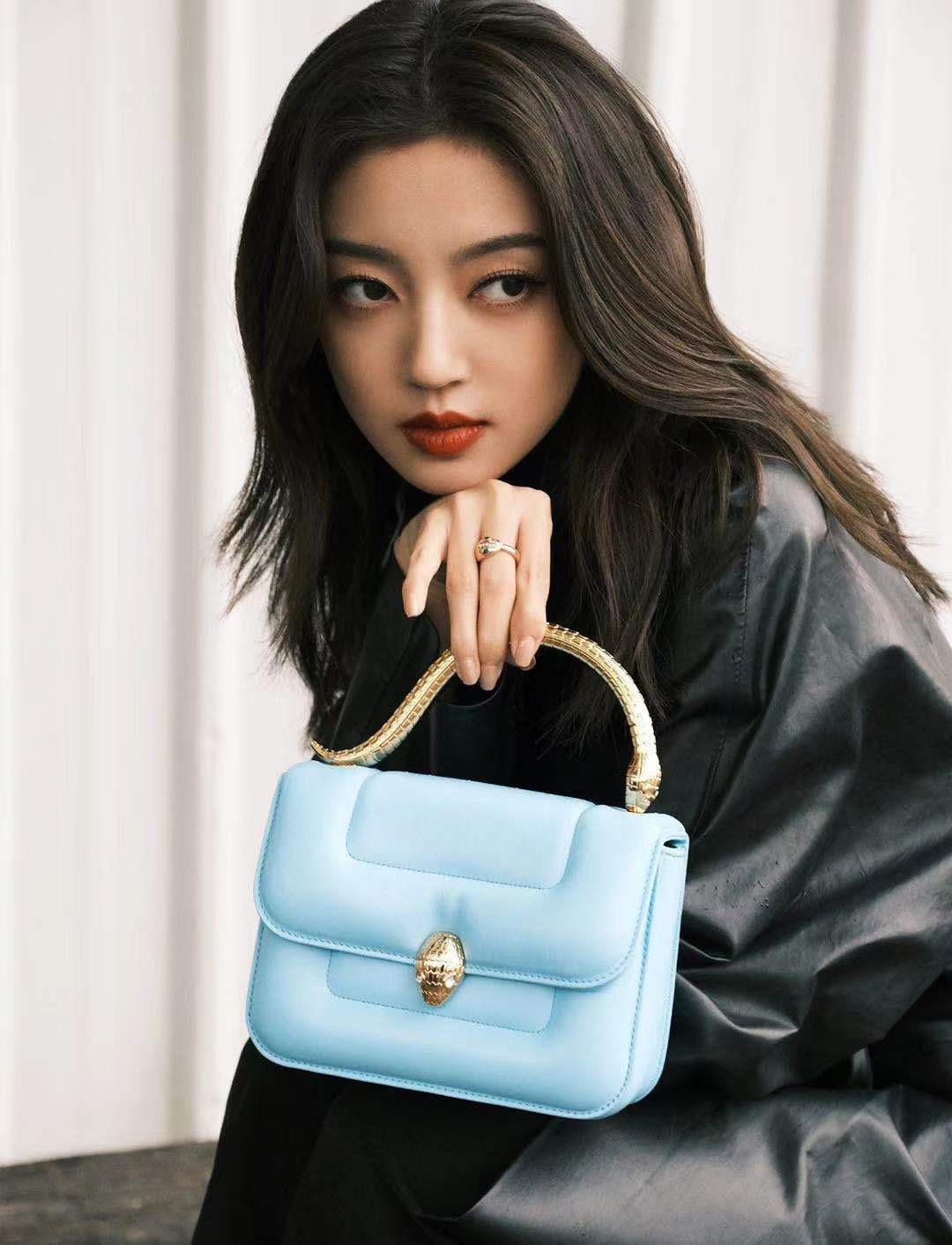 DFFA736B-8B0F-4879-9034-A744917BB1CF