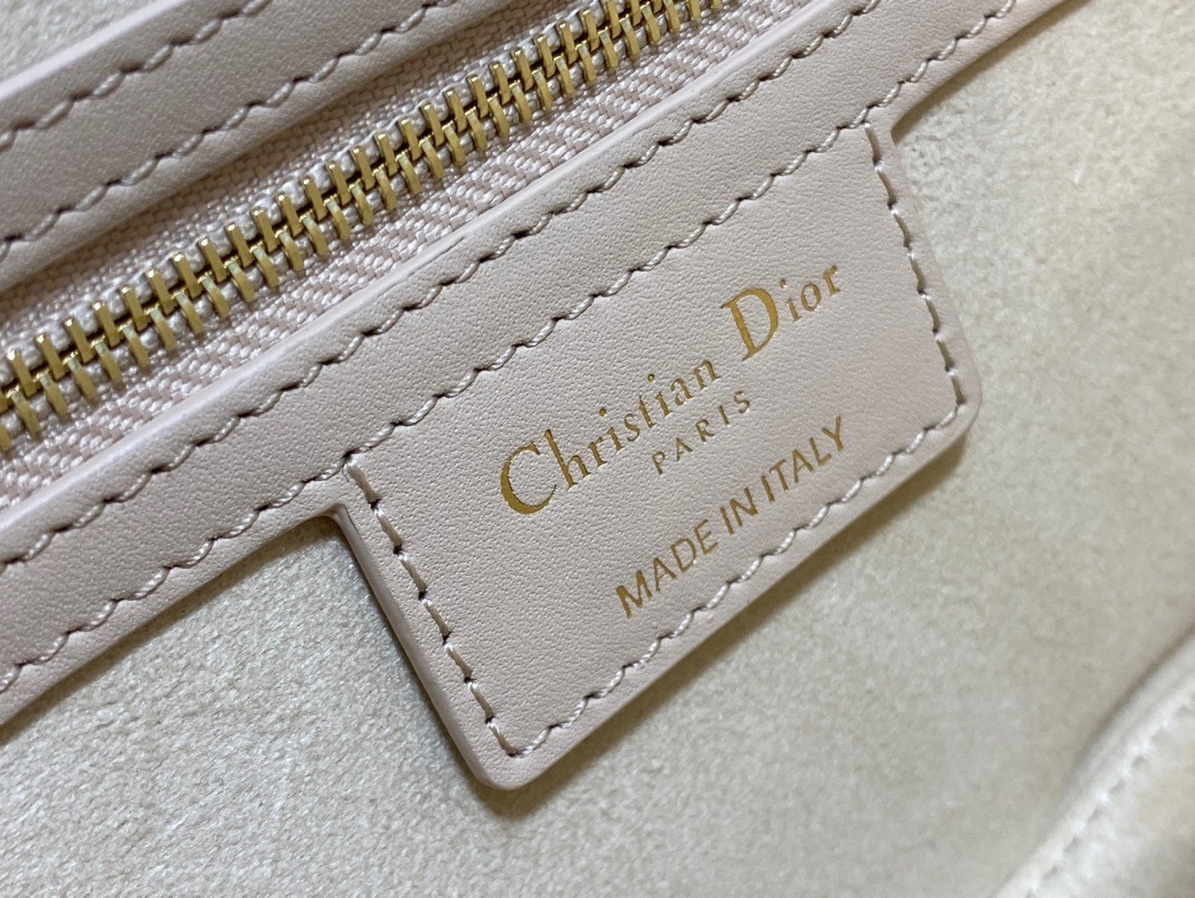 814CDA9E-0539-4C5F-A490-C57BA1ACE853