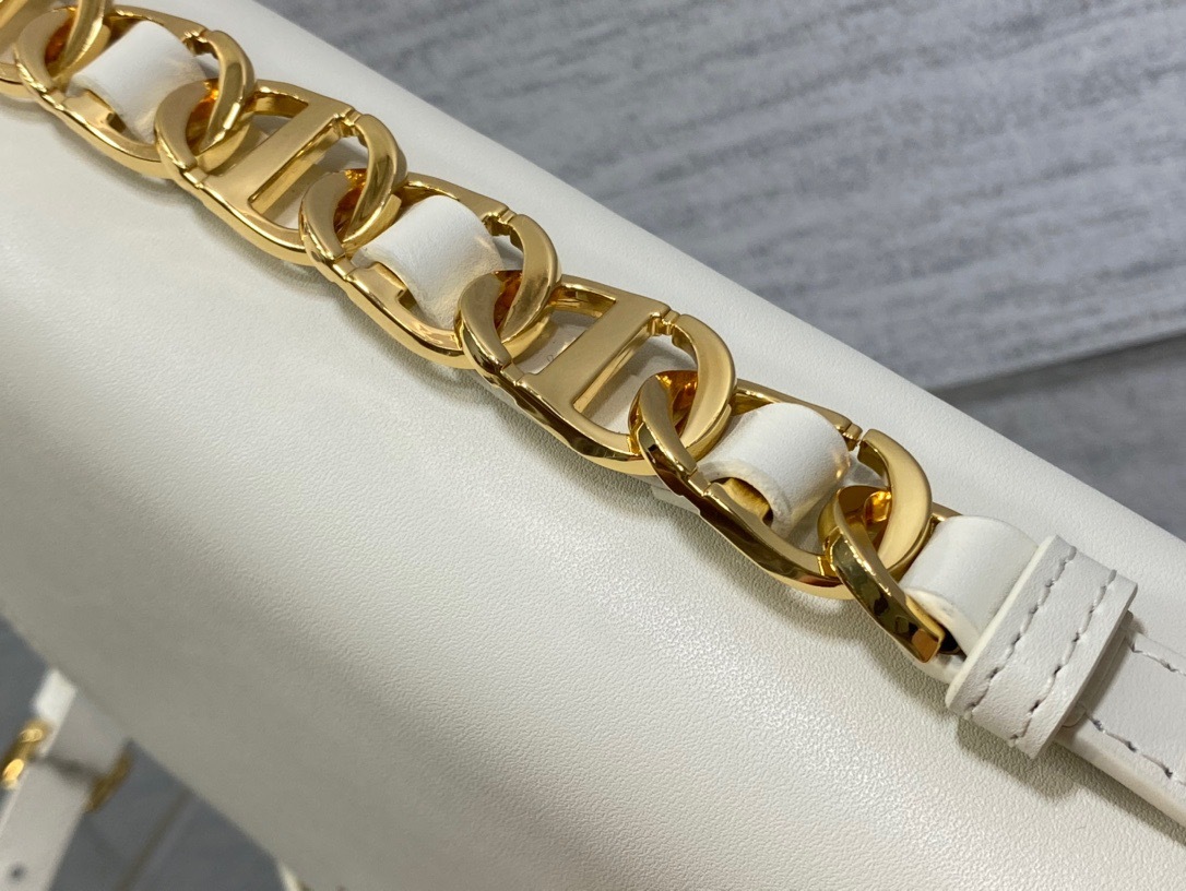 E7F359BC-BDEC-4319-A6E3-CFA8F99EFC31