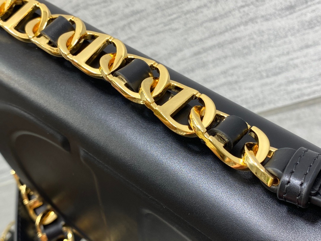 B7F7F043-44A7-4F17-ABE0-20B1595122AD