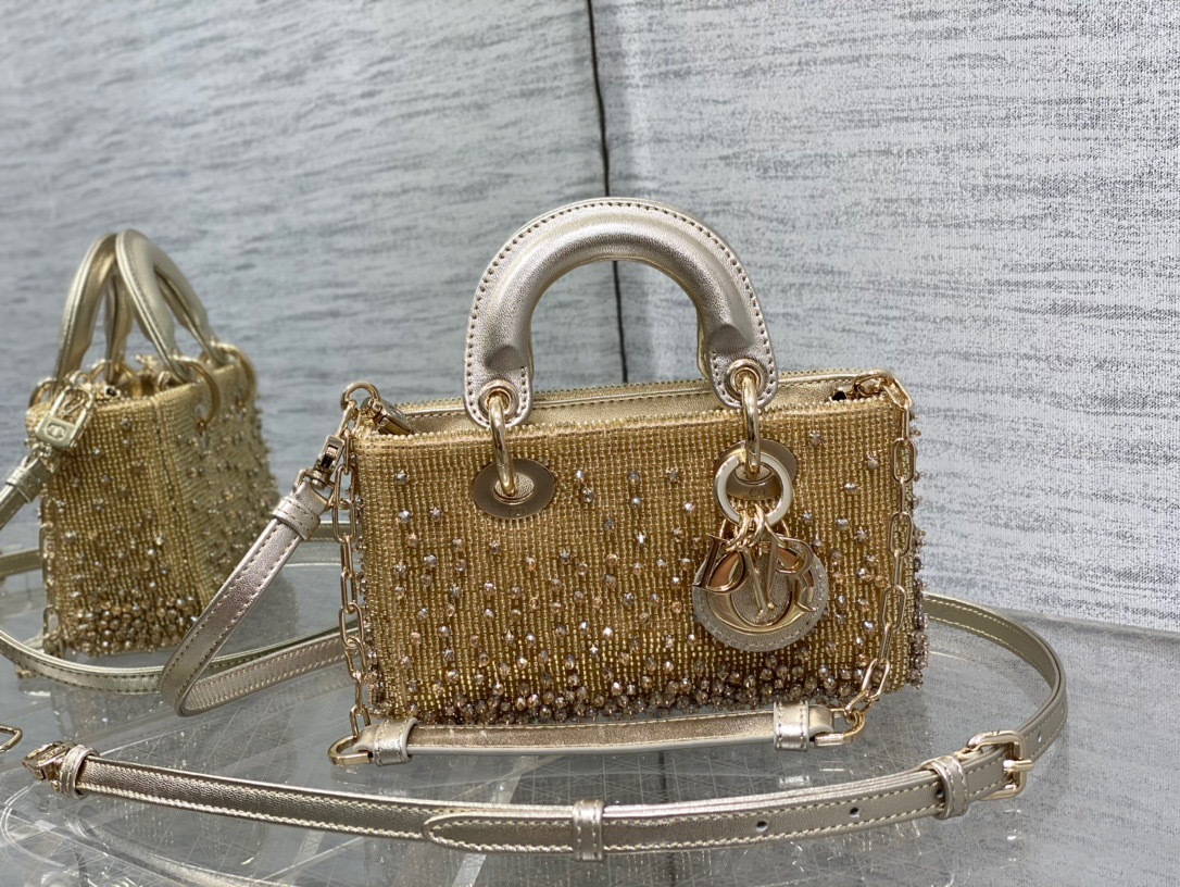 3EE89017-8FB4-4F05-972A-5BD2871E5643