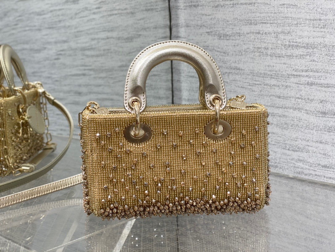 EA4D509B-112F-420D-BC21-1528742A3206