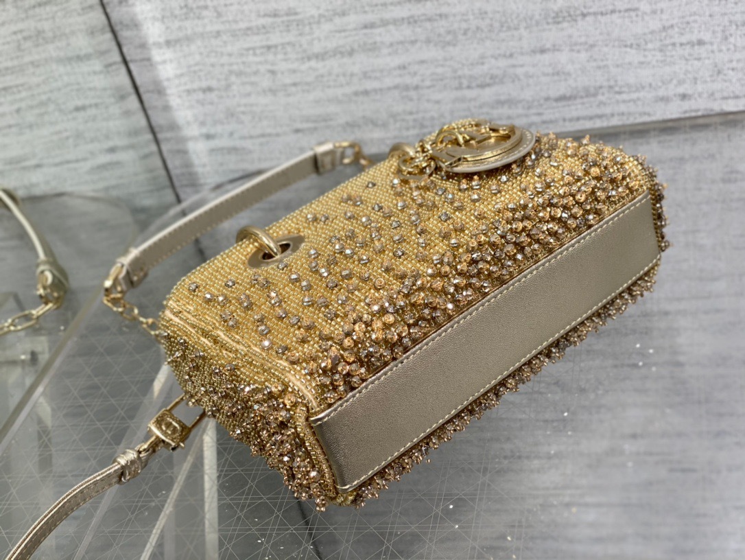 C81896F8-6C70-43F1-BB84-F27456B50953