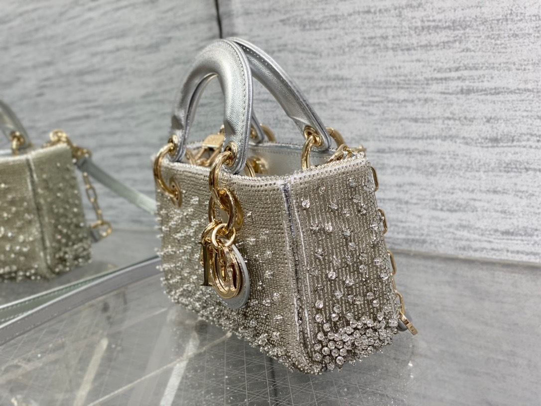 17AE1467-9818-4DEA-959B-53876ACAE6BD