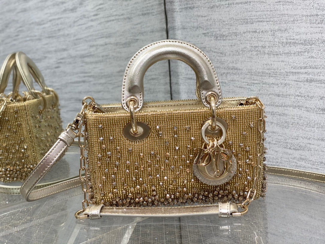 9DCDFCC4-6027-4AF3-A521-175AD08B6ED8