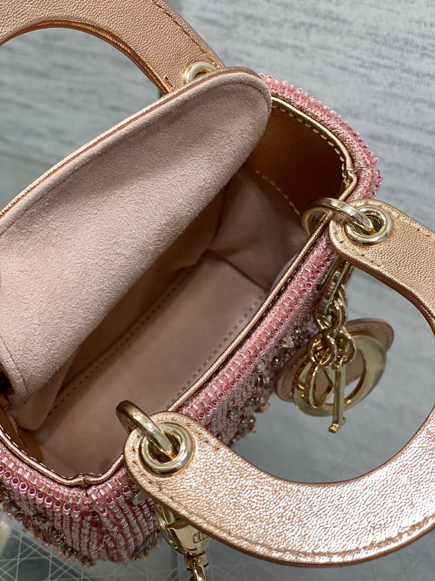 092ADB84-9139-4FE3-AA54-89C2A51B63B6